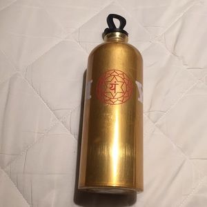 Lululemon water bottle